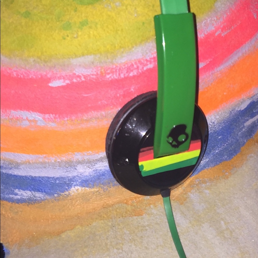 Skull Candy Rasta Headphones.